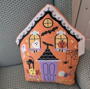 NWT Issac Mizrahi Halloween Haunted House Decorative Pillow